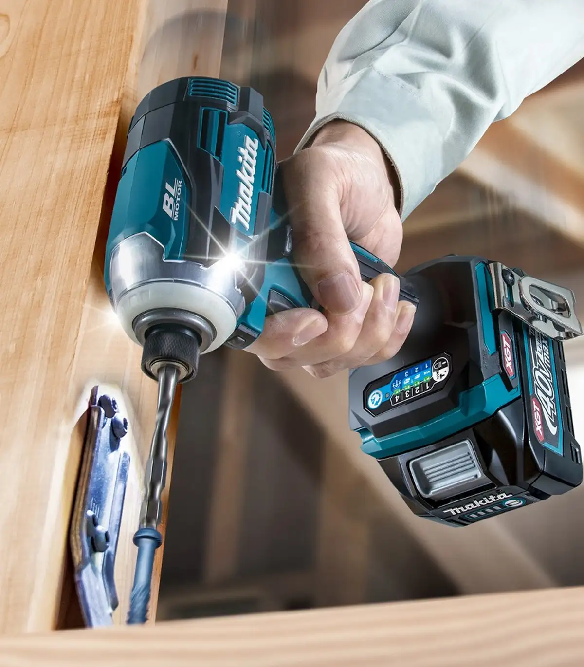XGT MAKITA 40V - Akumulatorski udarni odvijač 40V, 210Nm TD001GD201
